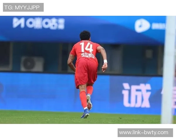 开场仅一分钟杰克逊助攻迪亚斯错失单刀机会令人惋惜