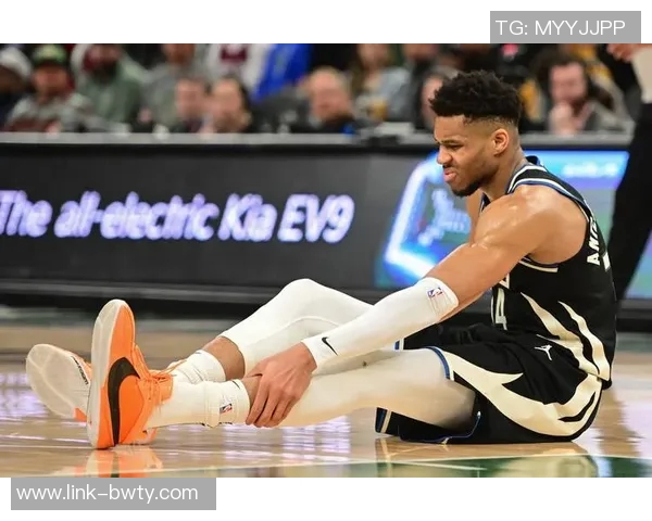 字母哥右小腿拉伤将缺席2到4周球队谈判仍在进行中